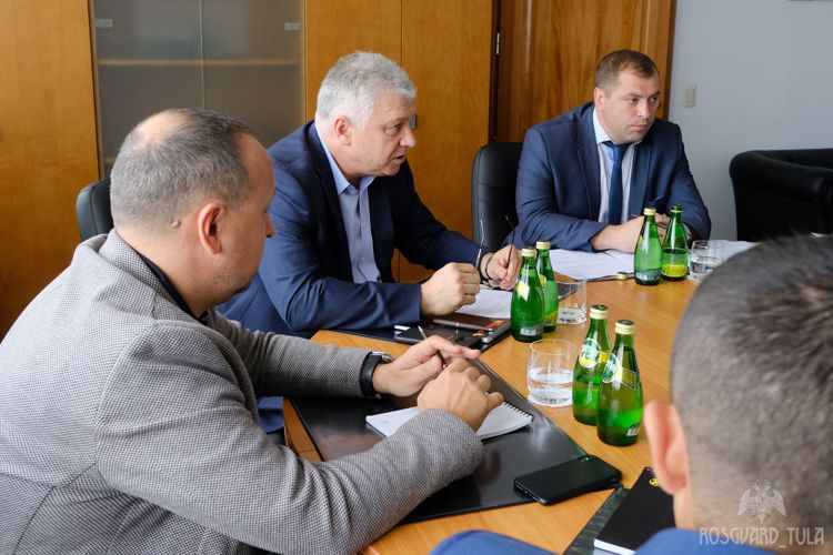 В Туле состоялась рабочая встреча руководителя департамента техники и вооружения Росгвардии генерал-лейтенанта Алексей Беззубикова с представителями оборонно-промышленного комплекса