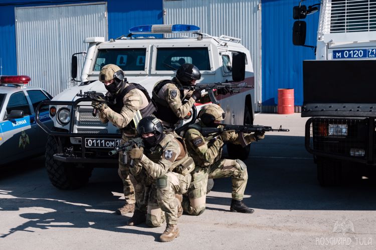 В день профессионального праздника сотрудники ОМОН продемонстрировали свое мастерство журналистам региона (фото, видео)