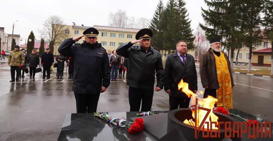 В Туле руководитель регионального управления Росгвардии встретился с родственниками сотрудников, погибших при исполнении служебного долга