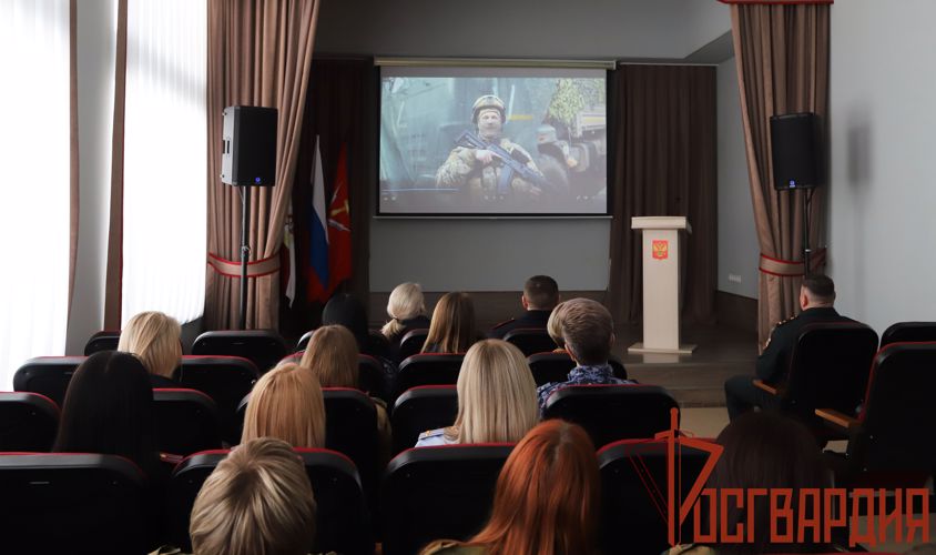 Начальник регионального управления Росгвардии по Тульской области поздравил женщин с Международным женским днём 