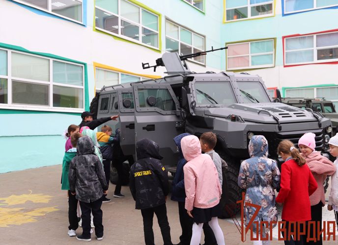 Сотрудники Росгвардии почтили память Героя России Дмитрия Горшкова в Туле