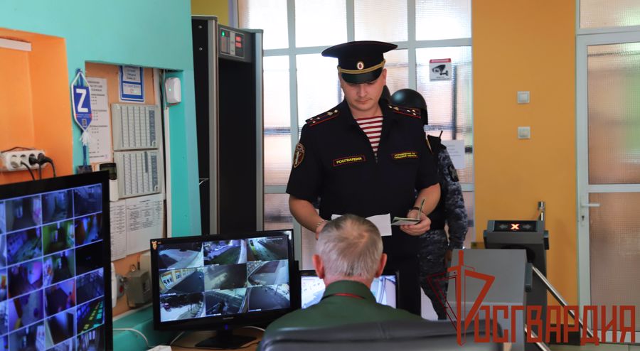 Тульские росгвардейцы проверили системы безопасности школ перед новым учебным годом