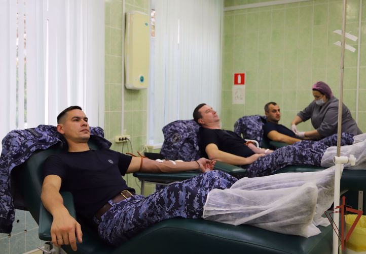Ко Всероссийскому марафону донорства «Давай вступай!» присоединились росгвардейцы в Туле