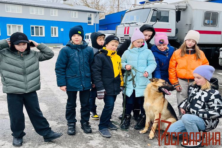 Росгвардейцы провели «День открытых дверей» для тульских школьников