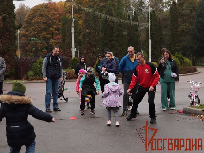 Тульские росгвардейцы провели «Семейную зарядку» в День отца