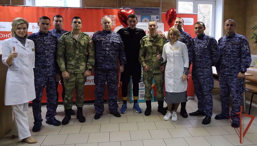 Ко Всероссийскому марафону донорства «Давай вступай!» присоединились росгвардейцы в Туле