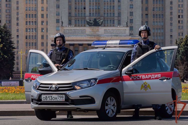 Генерал армии Виктор Золотов поздравил личный состав и ветеранов с днем создания вневедомственной охраны