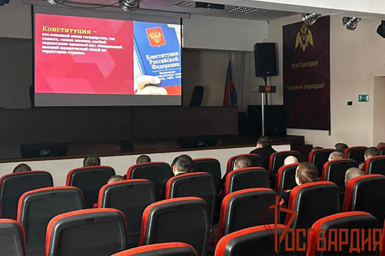 Тульские росгвардейцы провели День открытых дверей для учащихся кадетской школы ко Дню Конституции 