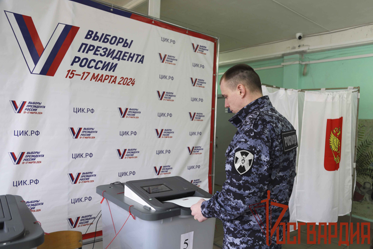 Тульские росгвардейцы голосуют на выборах президента Российской Федерации