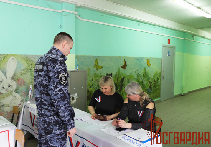 Тульские росгвардейцы голосуют на выборах президента Российской Федерации