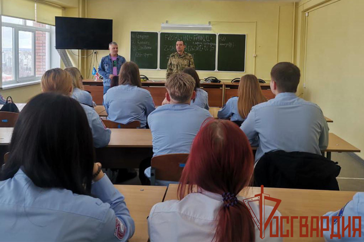 Росгвардейцы провели уроки Мужества для школьников Тульской области