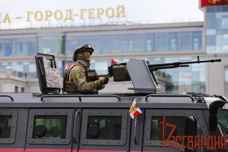 Сотрудники и военнослужащие Управления Росгвардии по Тульской области приняли участие в Параде Победы