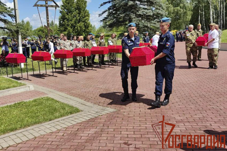 Сотрудники и военнослужащие Управления Росгвардии по Тульской области в День памяти и скорби приняли участие в памятных мероприятиях