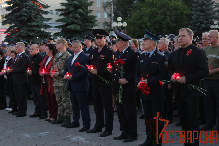 Сотрудники и военнослужащие Управления Росгвардии по Тульской области в День памяти и скорби приняли участие в памятных мероприятиях
