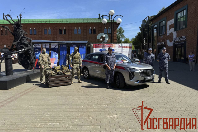 Росгвардейцы приняли участие в ярмарке вакансий в Туле 