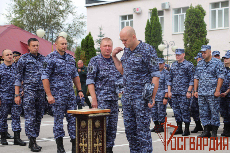 Святыню с частицей мощей Князя Владимира передали росгвардейцам в Туле