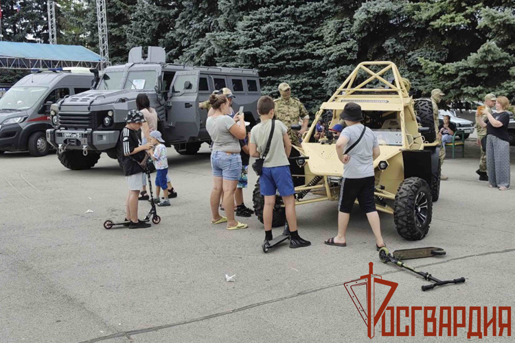 Росгвардейцы провели культурно-просветительское мероприятие «Один день с Росгвардией» в Тульской области 
