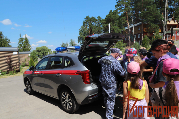 Тульские росгвардейцы побывали в алексинском детском лагере «Новое поколение» 