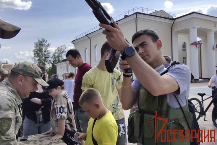 Патриотическая акция «Один день с Росгвардией» прошла в Тульской области  (Видео)