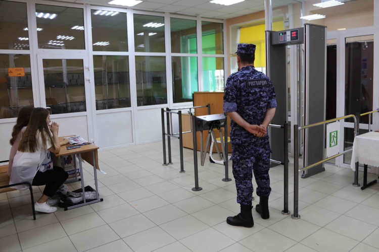 Сотрудники Росгвардии приняли участие в обеспечении безопасности проведения единого дня голосования в Тульской области