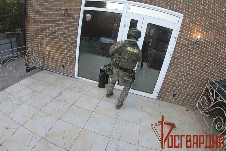 В Тульской области при участии СОБР «Буран» Росгвардии задержаны подозреваемые в организации интим-салонов (видео)