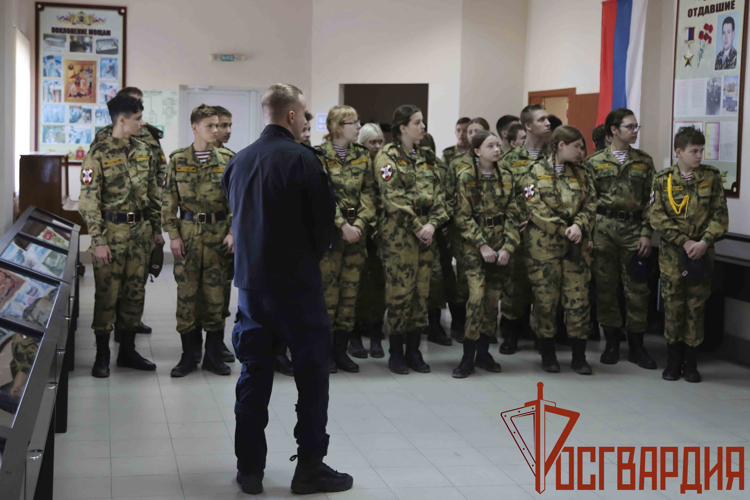 Спецназ Росгвардии провел День открытых дверей для тульских кадет