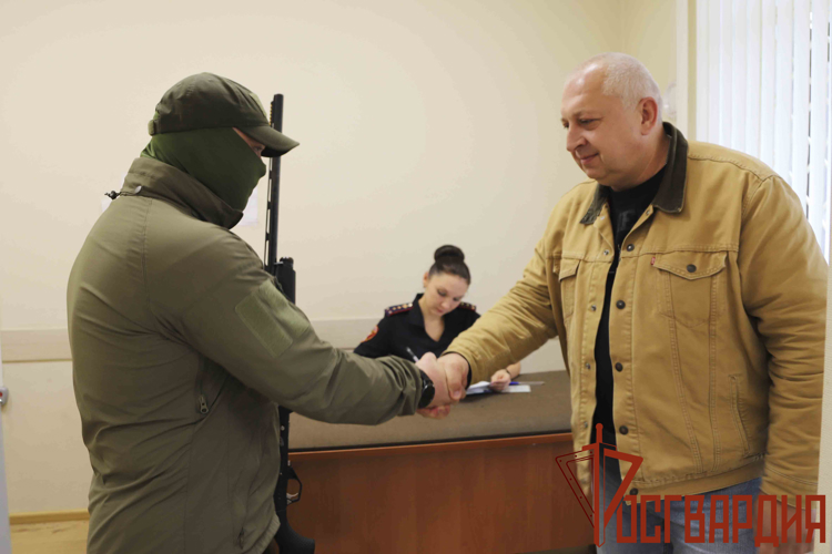 Тульские росгвардейцы оказывают содействие владельцам оружия в его передаче в зону СВО 