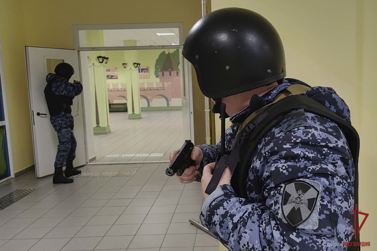 Тульские росгвардейцы провели масштабные учения в образовательных учреждениях