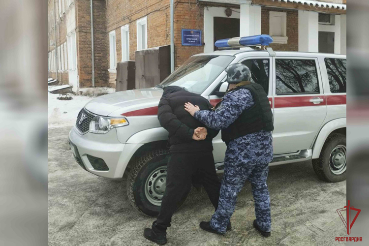 Сотрудники вневедомственной охраны Росгвардии задержали мужчину, устроившего погром в Кимовской районной больнице