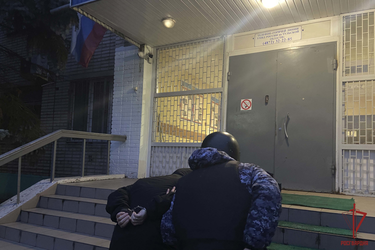 Экипаж вневедомственной охраны Росгвардии задержал дебошира в Туле