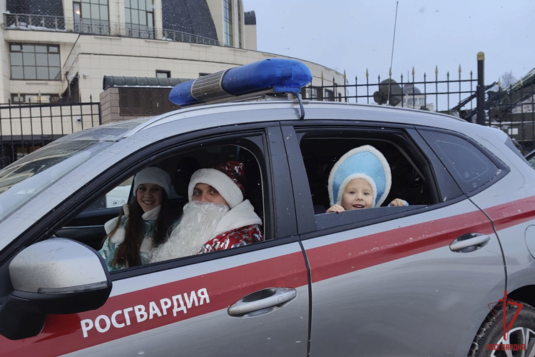 Семьи тульских росгвардейцев приняли участие в съемках новогоднего видеоклипа