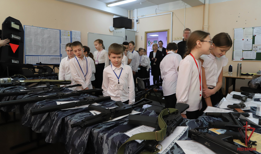 Росгвардейцы почтили память Героя России Дмитрия Горшкова