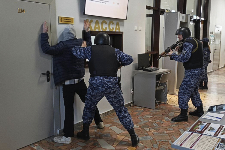 Росгвардейцы задержали условного дебошира на территории Тульского кремля