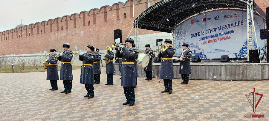 В преддверии Дня воссоединения Крыма с Россией тульские росгвардейцы выступили с концертом
