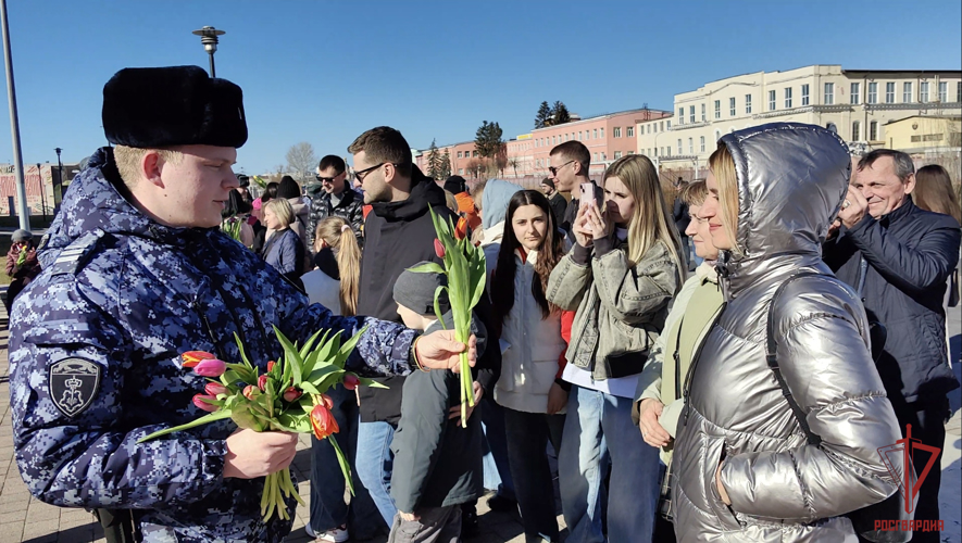 Тульские росгвардейцы поздравили женщин с 8 Марта (Видео)