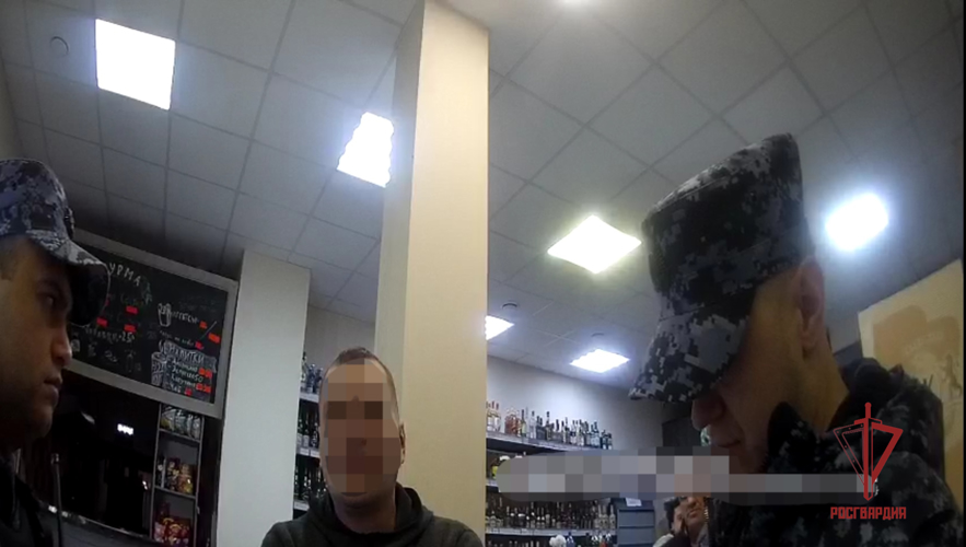 Тульские росгвардейцы задержали подозреваемых в грабеже (видео)