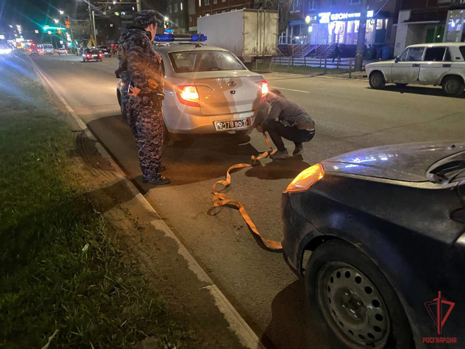 Тульские росгвардейцы помогли водителю, попавшему в сложную дорожную ситуацию