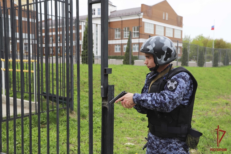 Тульские росгвардейцы приняли участие во всероссийских антитеррористических учениях в образовательных организациях