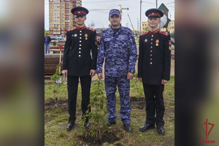 Тульские росгвардейцы приняли участие в акции «Сирень Победы»