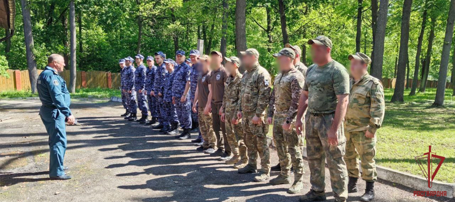 Сотрудники Управления Росгвардии по Тульской области изучили приемы спасения утопающих