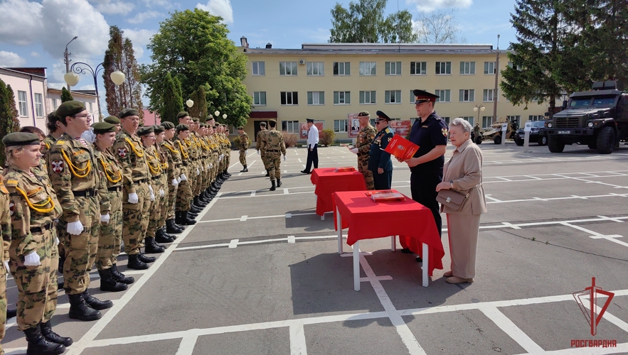 Тульские росгвардейцы поздравили кадетов с окончанием обучения