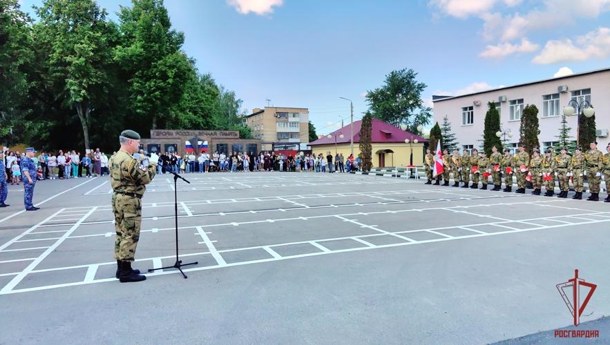 Тульские росгвардейцы поздравили кадетов с окончанием обучения