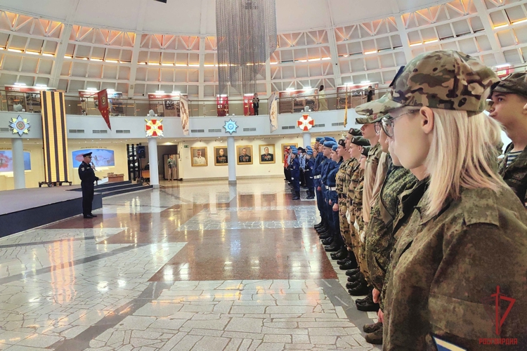 Военнослужащие Росгвардии приняли участие в смотре-конкурсе строя и песни кадетов