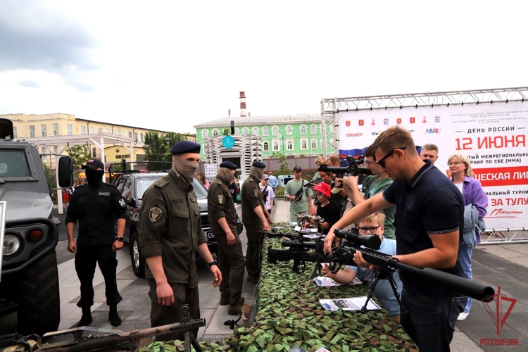 Тульские росгвардейцы приняли участие в праздничных мероприятиях, посвященных Дню России
