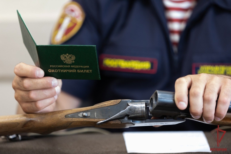 Сотрудники Росгвардии напоминают жителям Тульской области о правилах перевозки и ношения оружия во время сезона охоты