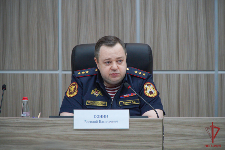 Заместитель директора Росгвардии генерал-полковник полиции Василий Сонин определил приоритеты развития вневедомственной охраны на Всероссийском совещании в Туле
