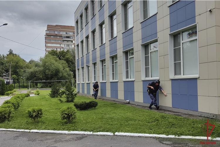 Тульские росгвардейцы провели масштабные учения в образовательных учреждениях