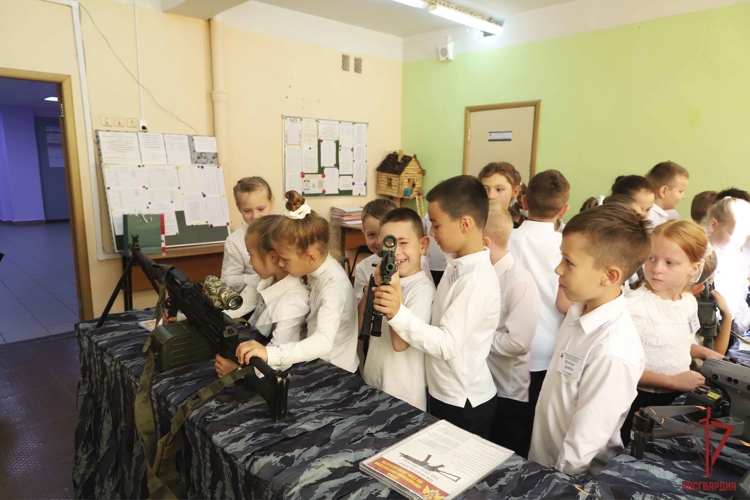 Росгвардейцы почтили память Героя России Дмитрия Горшкова в Туле