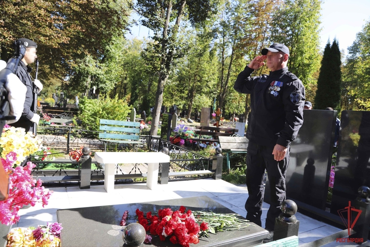 Росгвардейцы почтили память Героя России Дмитрия Горшкова в Туле