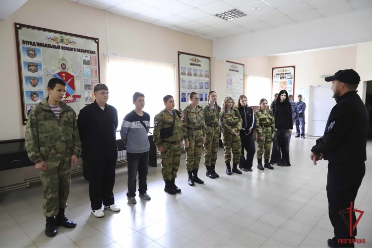 В ОМОН «Молот» Управления Росгвардии по Тульской области прошел день открытых дверей 